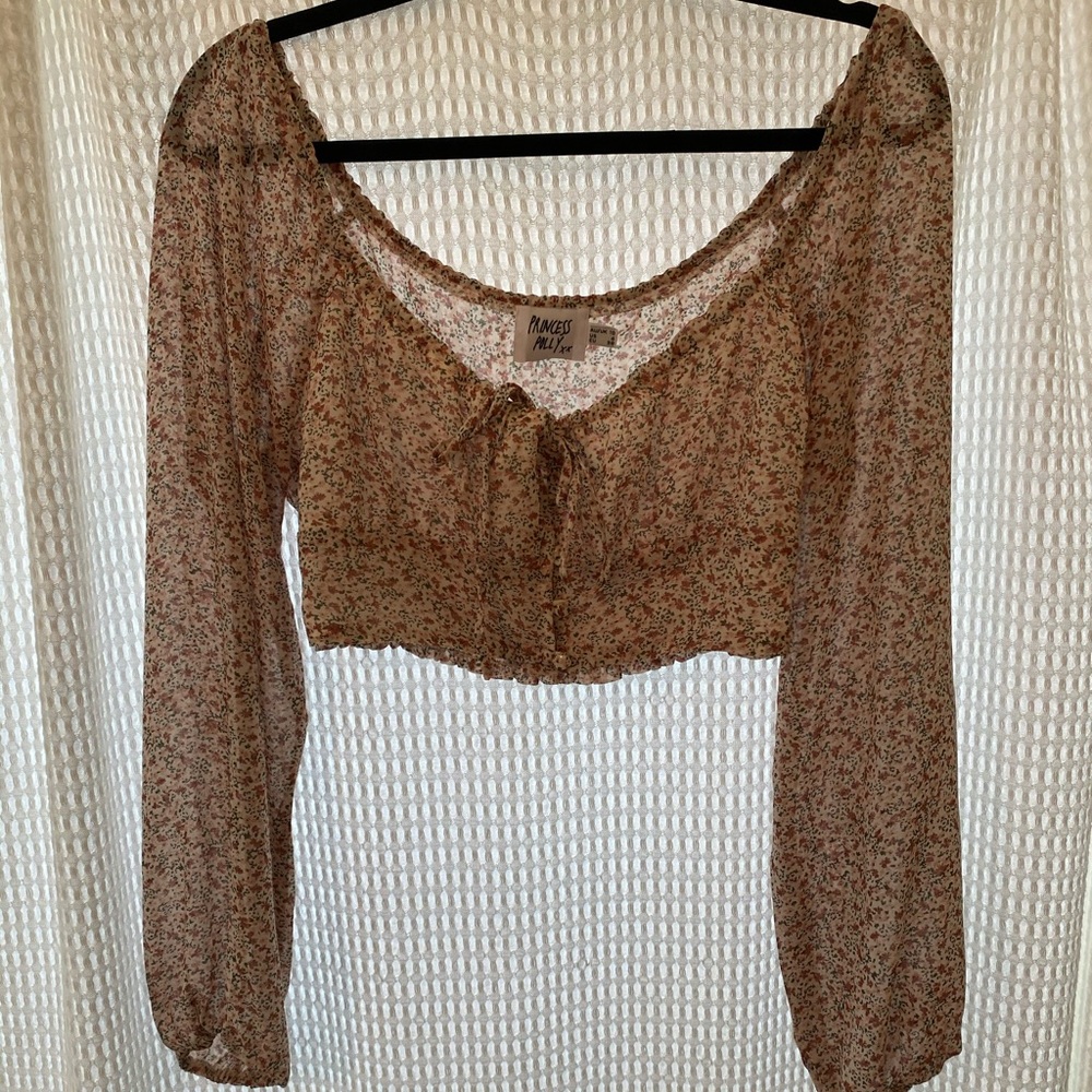 Princess Polly crop long sleeve floral top!